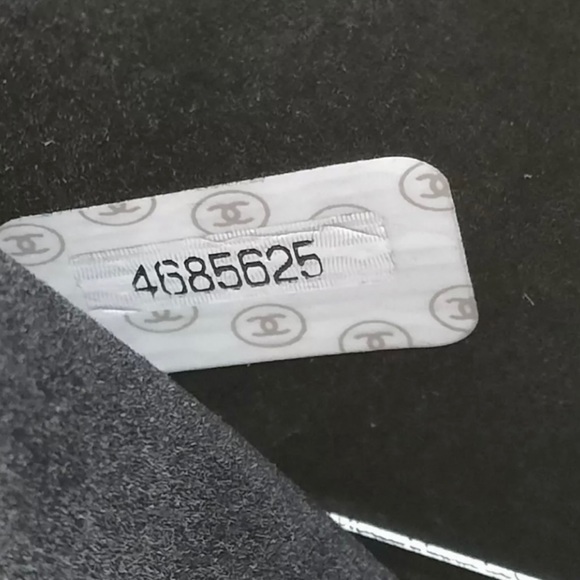 CHANEL Vintage
PATENT LEATHER SATCHEL - Picture 12 of 12